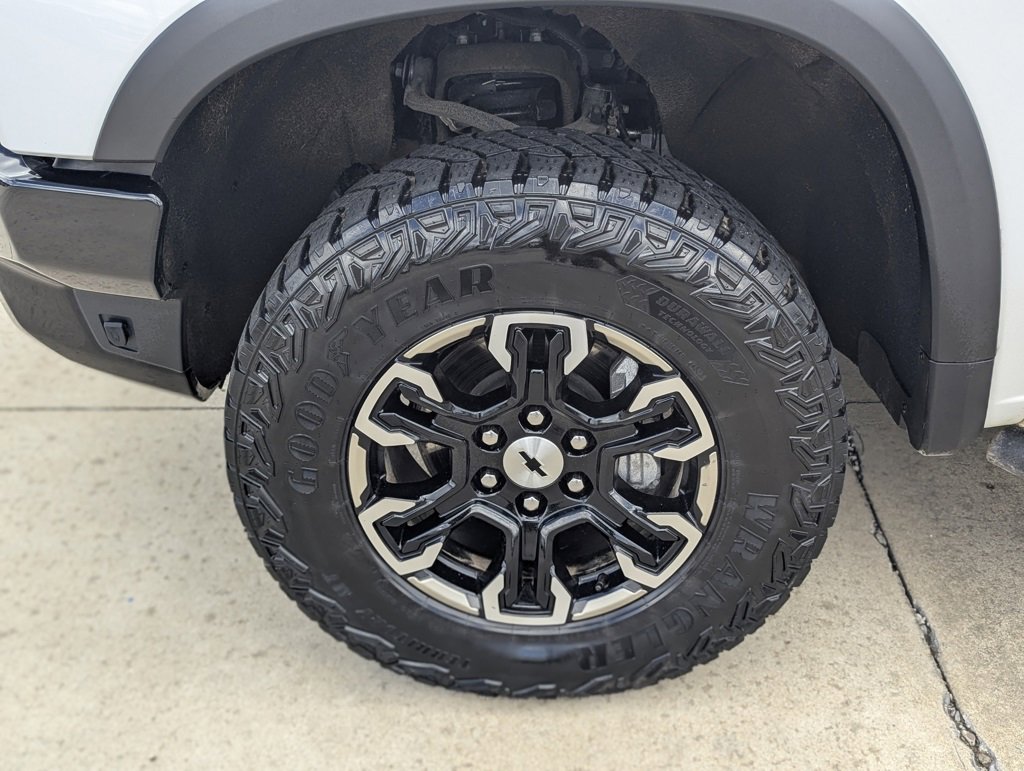 Used 2024 Chevrolet Silverado 1500 ZR2 w/ Technology Package image 23
