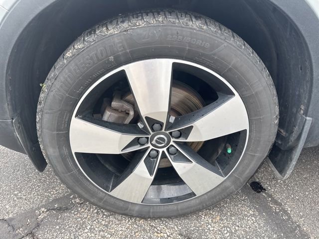 Used 2020 Volvo XC40 T5 Momentum w/ Protection Package AWD/4WD image 9