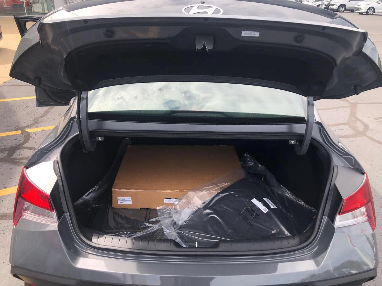 New 2026 Hyundai Elantra SEL Sport FWD image 21