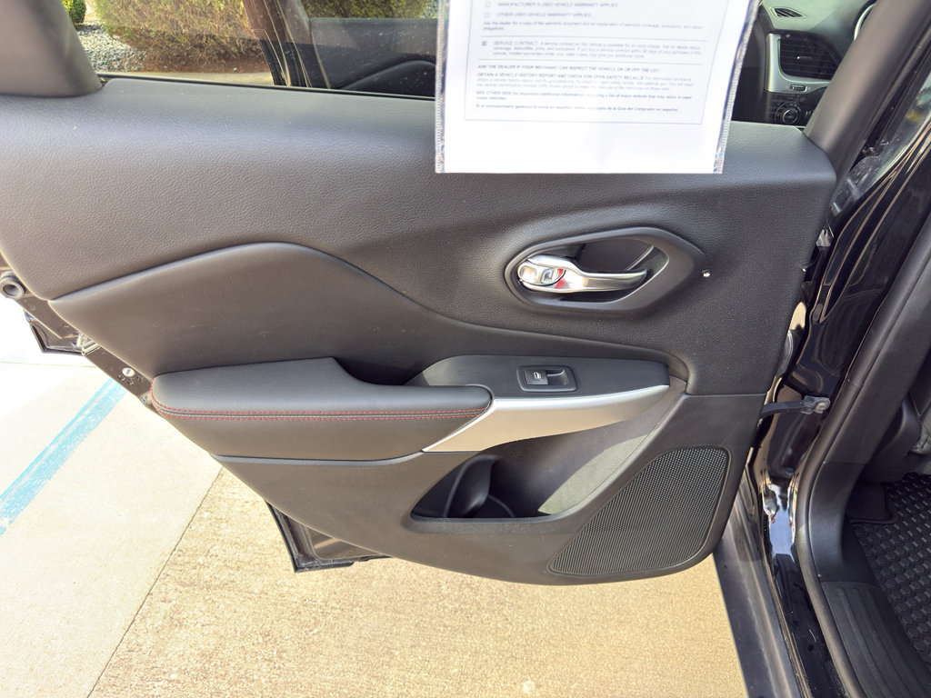 Used 2018 Jeep Cherokee Trailhawk w/ Comfort/Convenience Group image 14