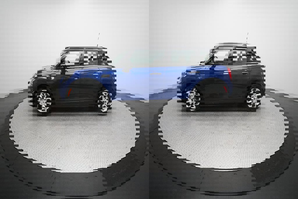 Used 2020 MINI Cooper 4-Door Hardtop image 23