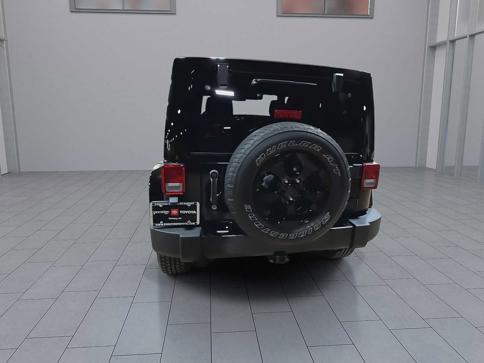 Used 2016 Jeep Wrangler Unlimited Sahara w/ Connectivity Group AWD/4WD image 3