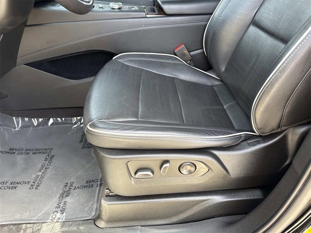 Used 2023 Cadillac Escalade Premium Luxury image 11