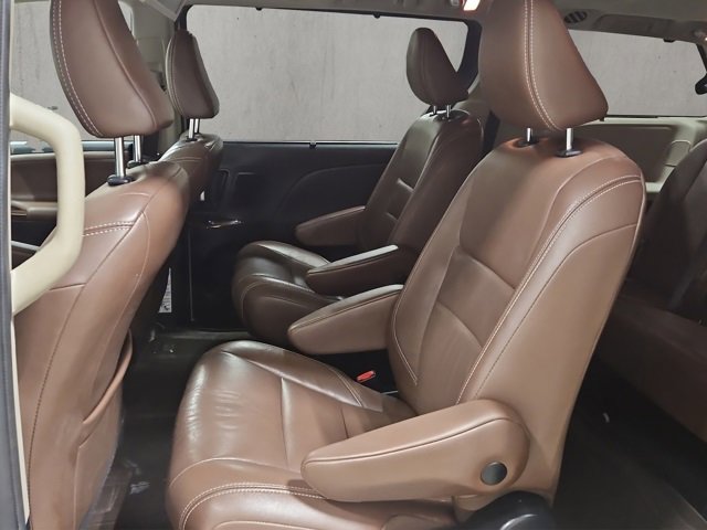 Used 2019 Toyota Sienna Limited Premium image 22