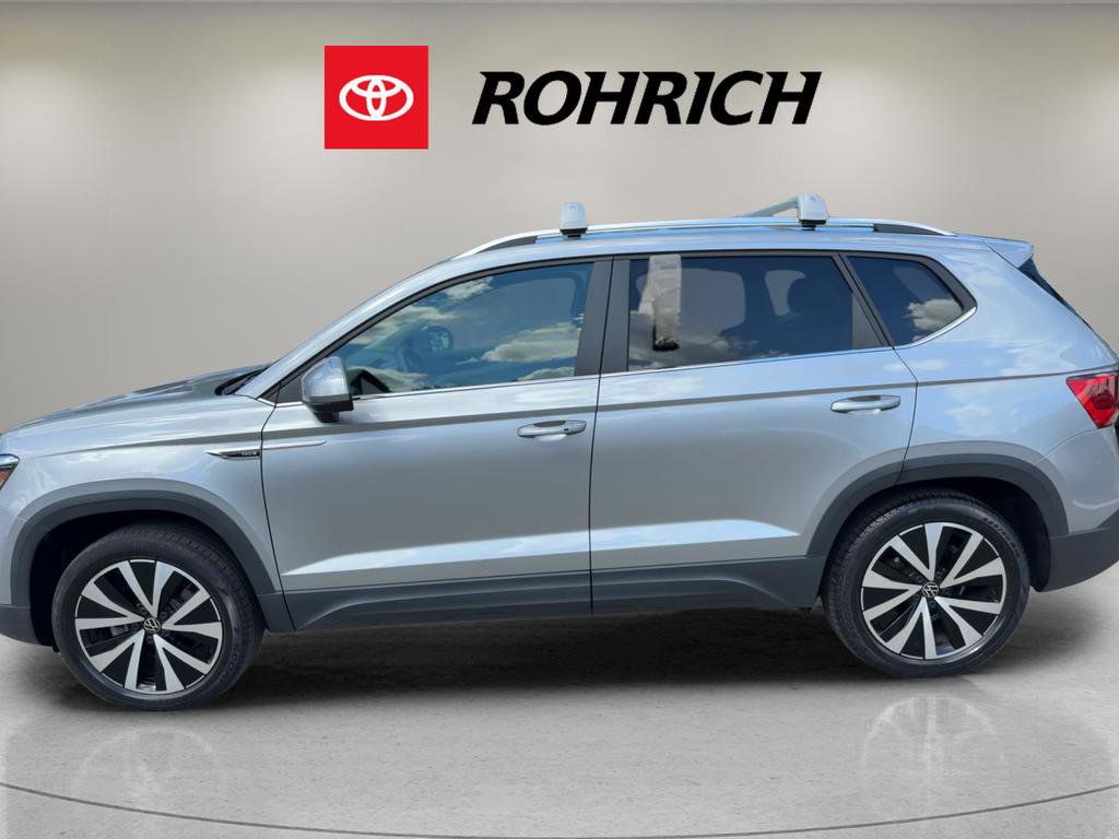 Used 2022 Volkswagen Taos SE image 2