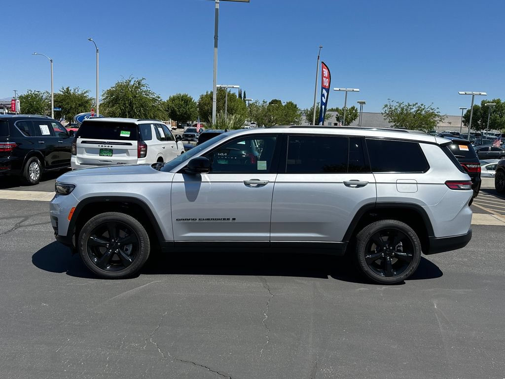 Certified 2025 Jeep Grand Cherokee L Altitude AWD/4WD image 3
