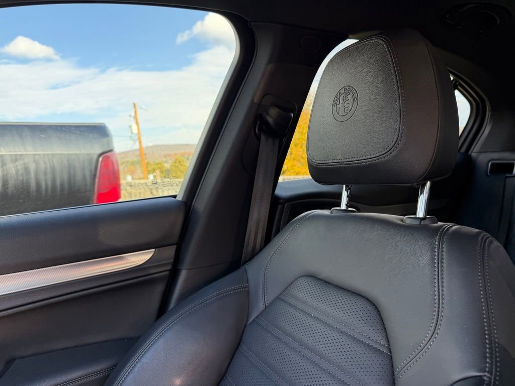 Used 2023 Alfa Romeo Stelvio Veloce image 21