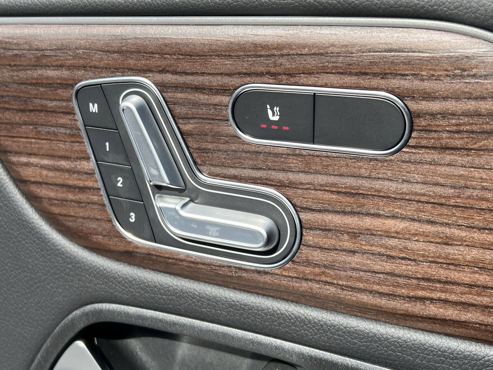 New 2026 Mercedes-Benz GLB 250 4MATIC image 33