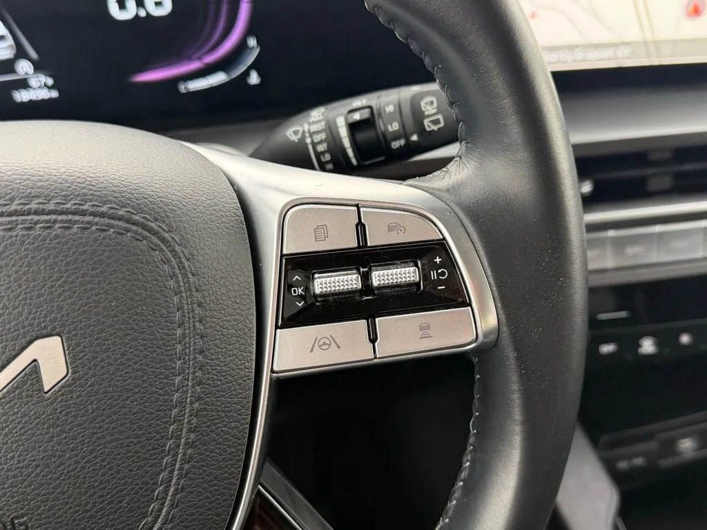 Used 2024 Kia Telluride LX image 17