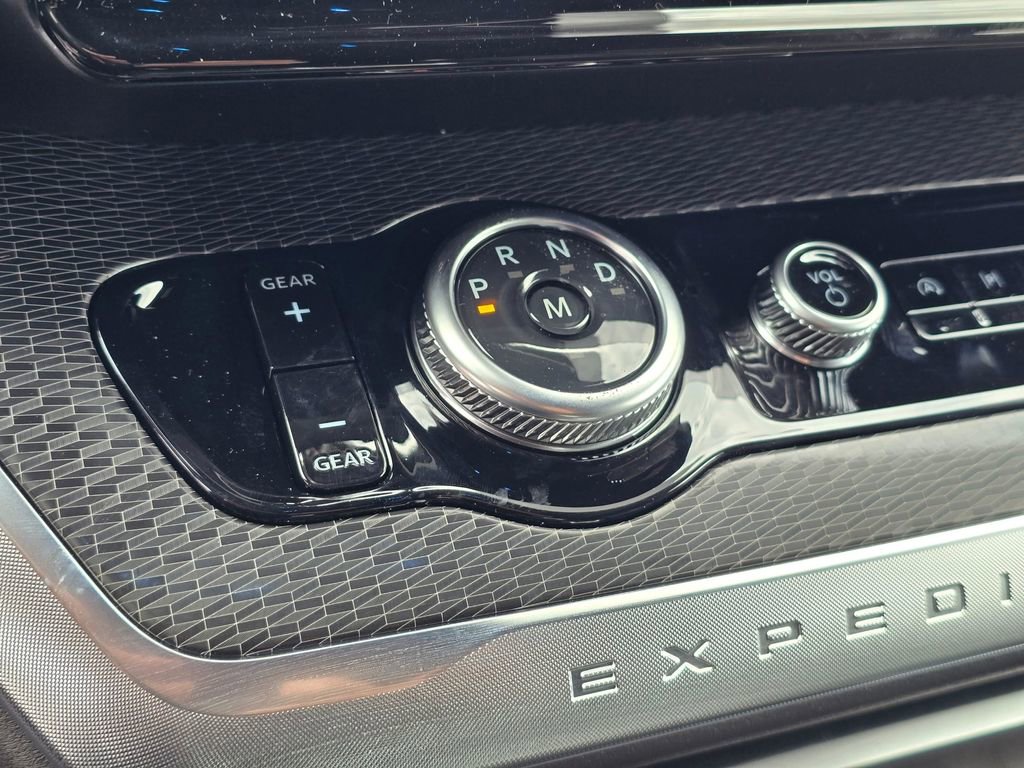 New 2026 Ford Expedition Platinum w/ Stealth Appearance Package image 19