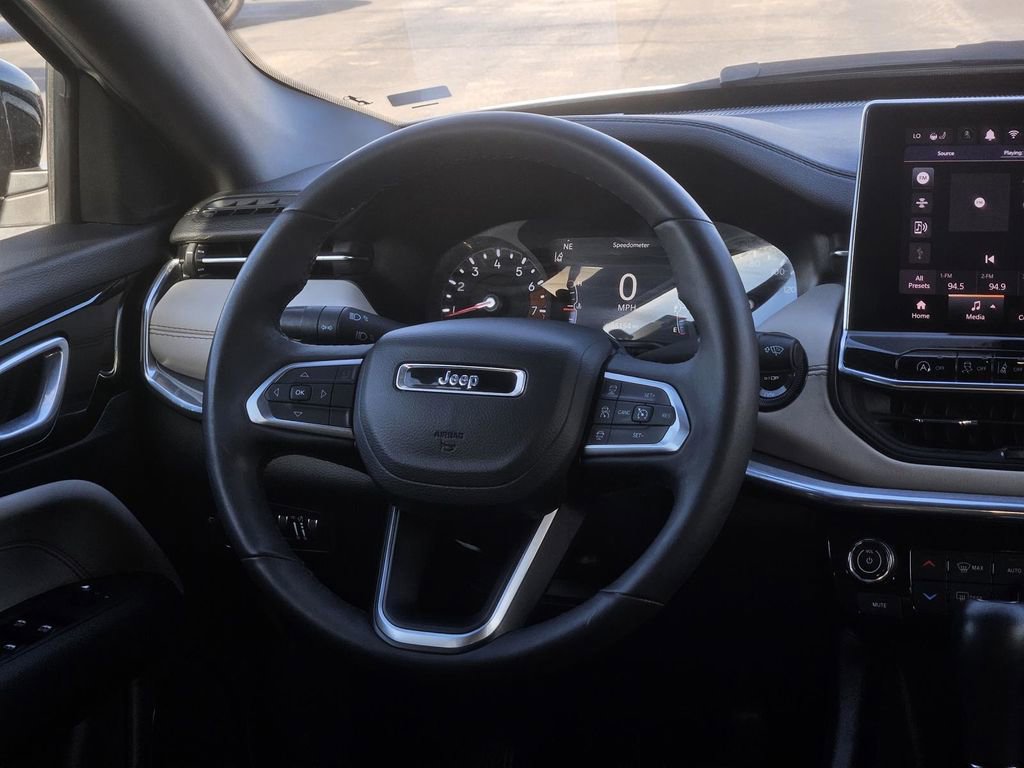 Used 2024 Jeep Compass Limited image 13
