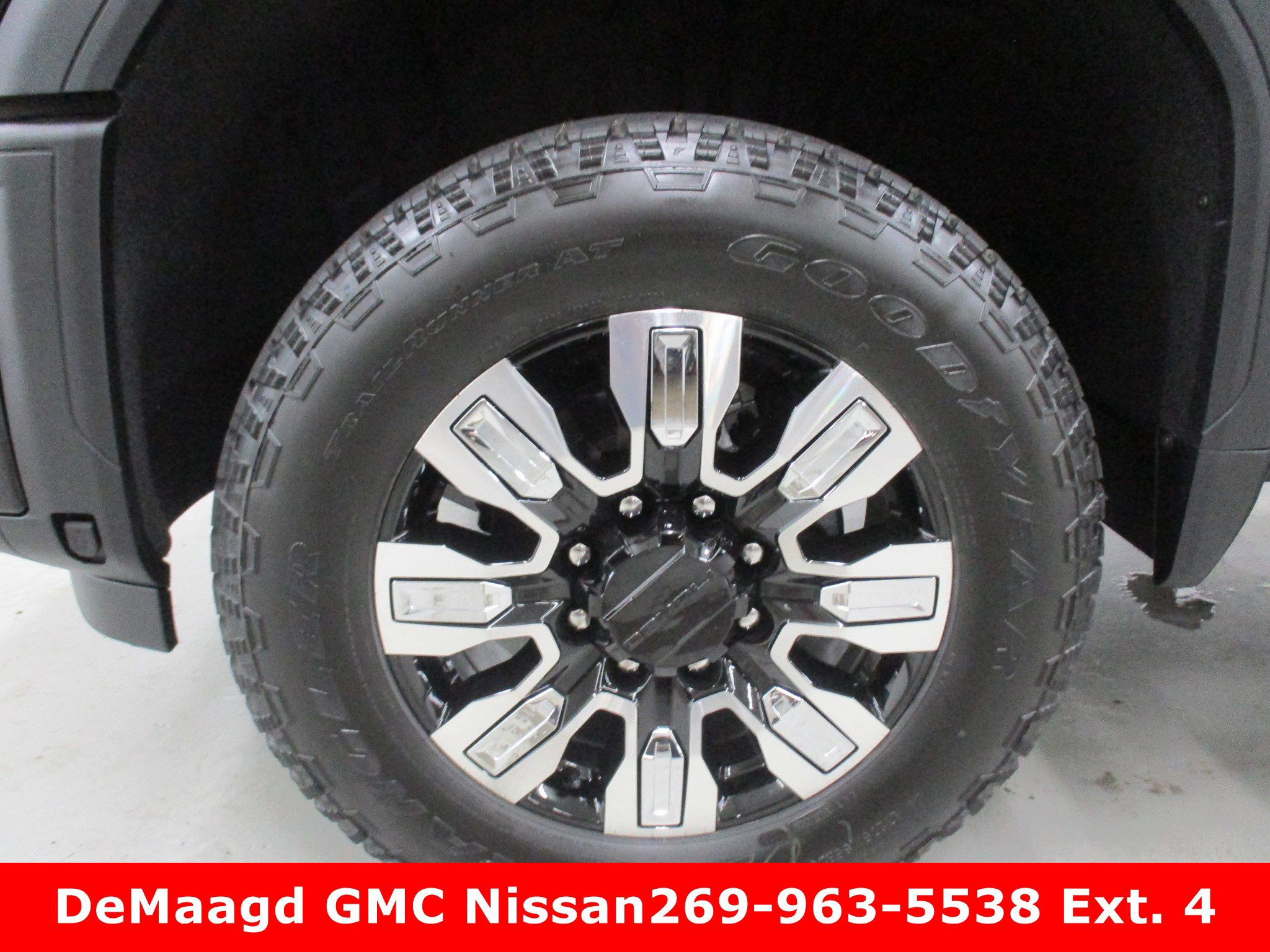 New 2025 GMC Sierra 2500 Denali w/ Technology Package image 14