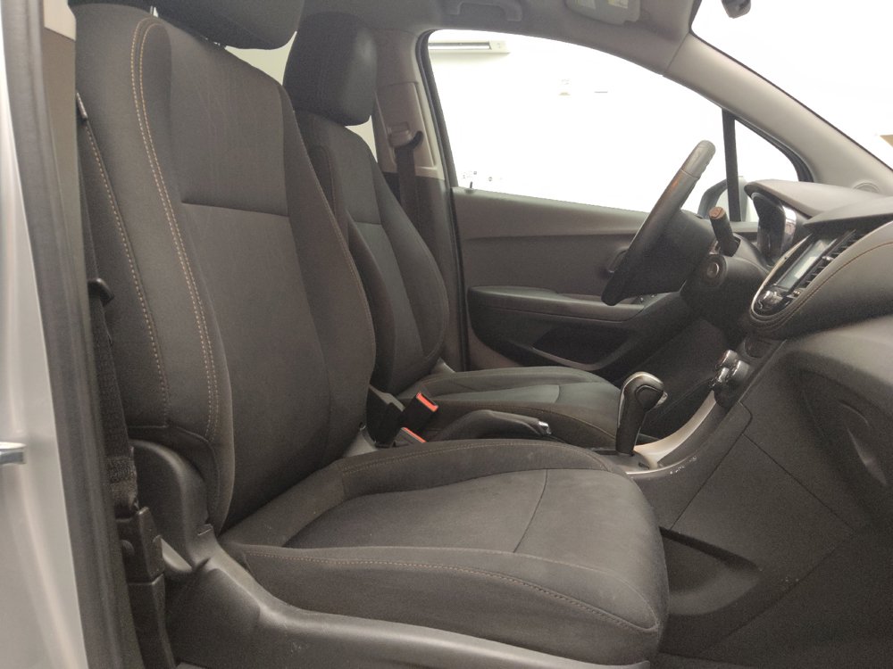 Used 2017 Chevrolet Trax LT FWD image 21