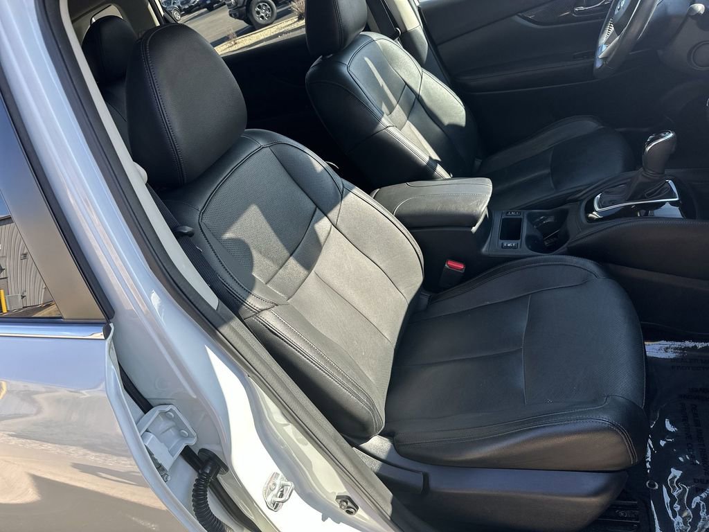 Used 2017 Nissan Rogue SL image 24