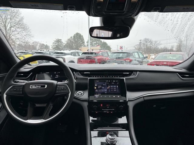 Used 2023 Jeep Grand Cherokee Altitude AWD/4WD image 9