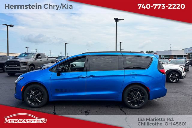 New 2027 Chrysler Pacifica Select FWD image 4