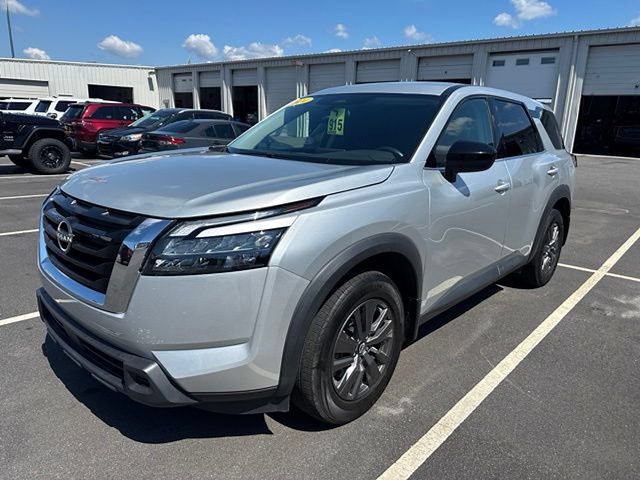 Used 2024 Nissan Pathfinder S FWD image 1