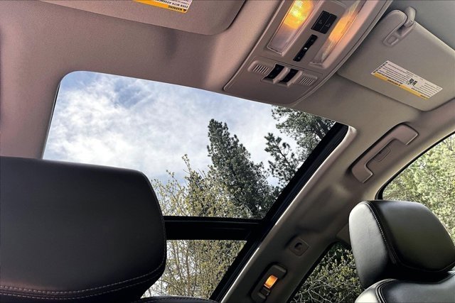 Used 2015 Cadillac SRX Luxury w/ Driver Awareness Package AWD/4WD image 27