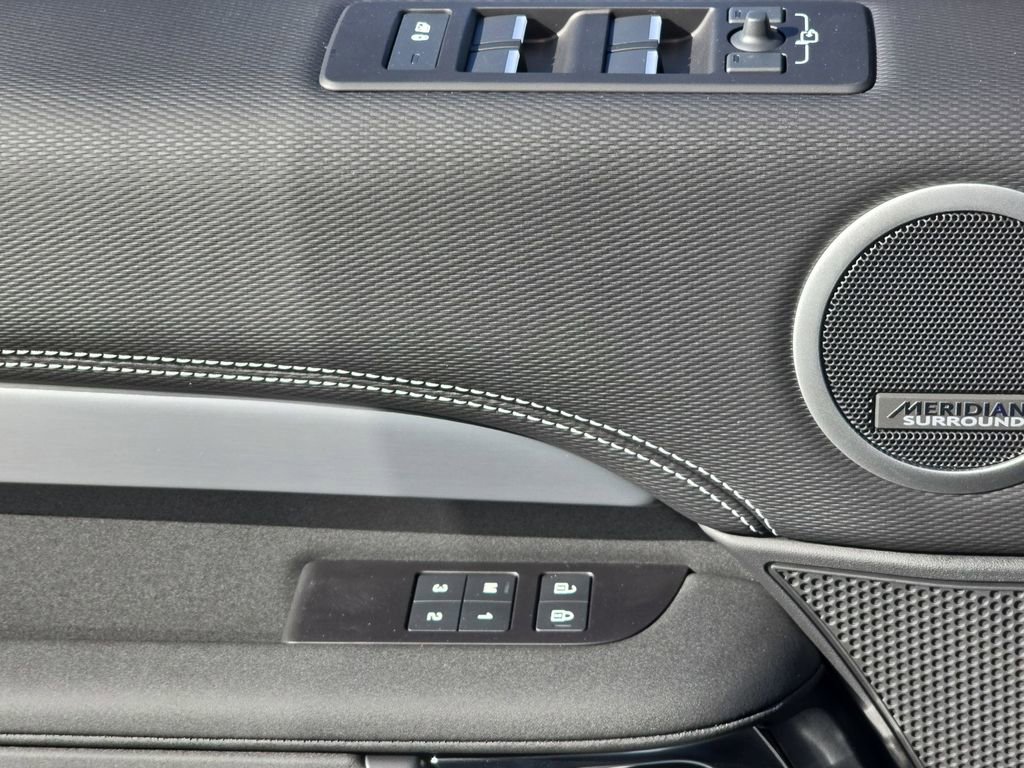 New 2026 Land Rover Discovery Limited Edition AWD/4WD image 30