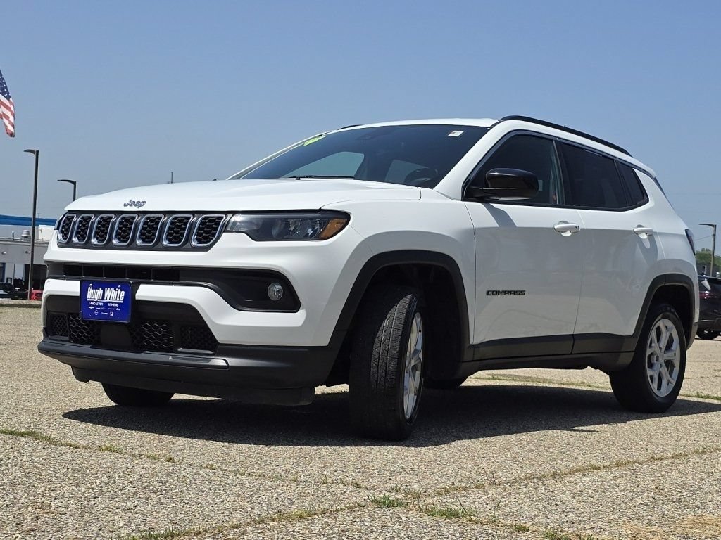 Used 2024 Jeep Compass Latitude AWD/4WD image 11