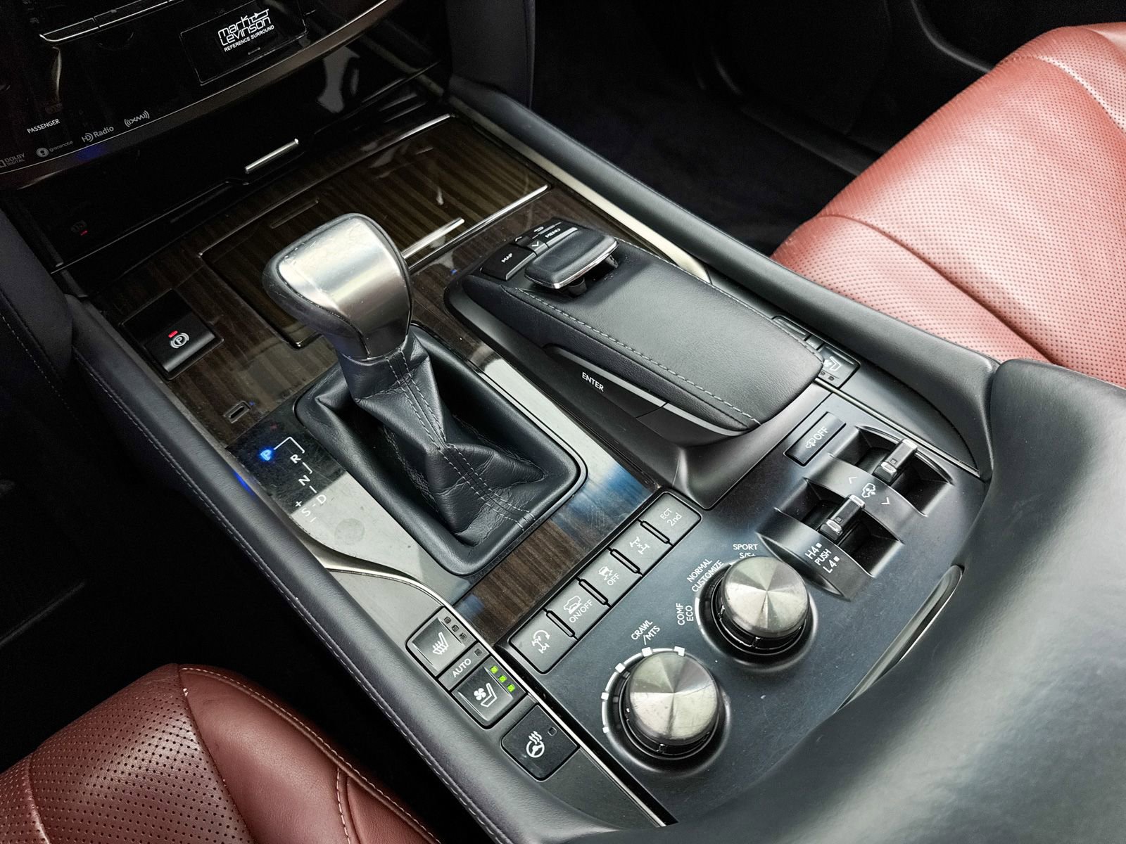 Used 2018 Lexus LX 570 4WD w/ Luxury Package image 29