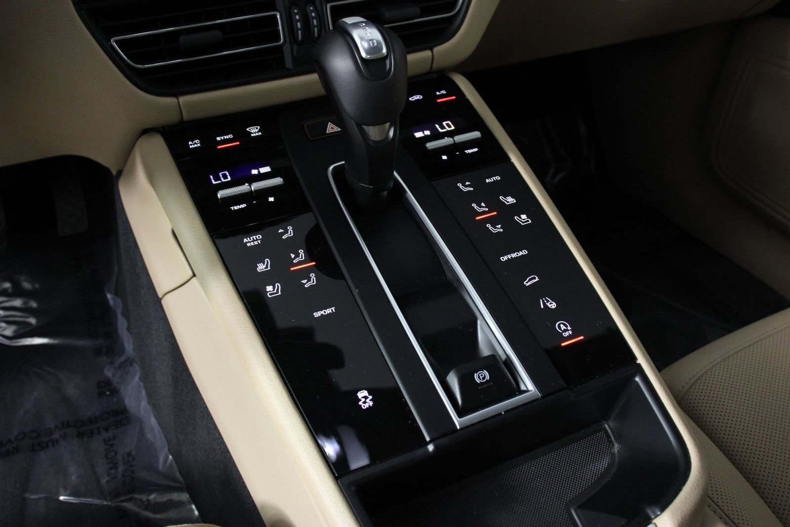 Certified 2025 Porsche Macan image 18