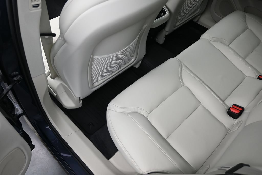 New 2026 Volvo XC60 B5 Ultra w/ Climate Package AWD/4WD image 12