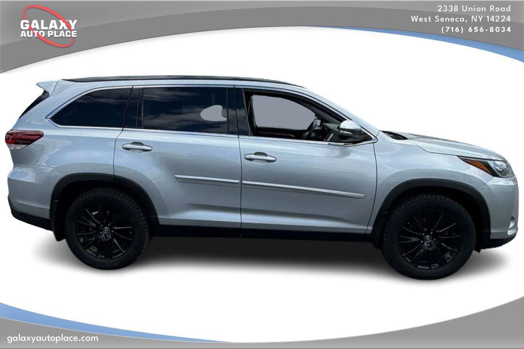Used 2019 Toyota Highlander SE AWD/4WD image 4