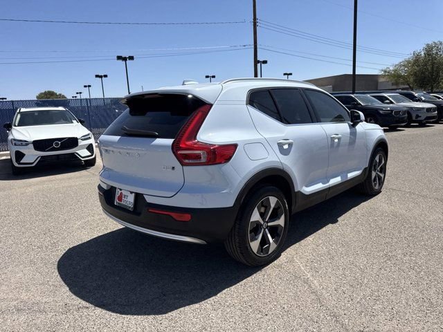 New 2025 Volvo XC40 B5 Core w/ Climate Package image 4