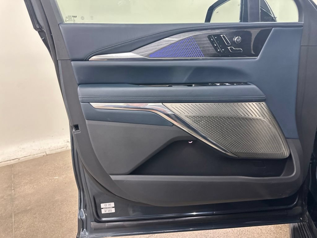 Certified 2025 Cadillac Escalade IQ Sport 2 w/ LPO, ONYX Package AWD/4WD image 34