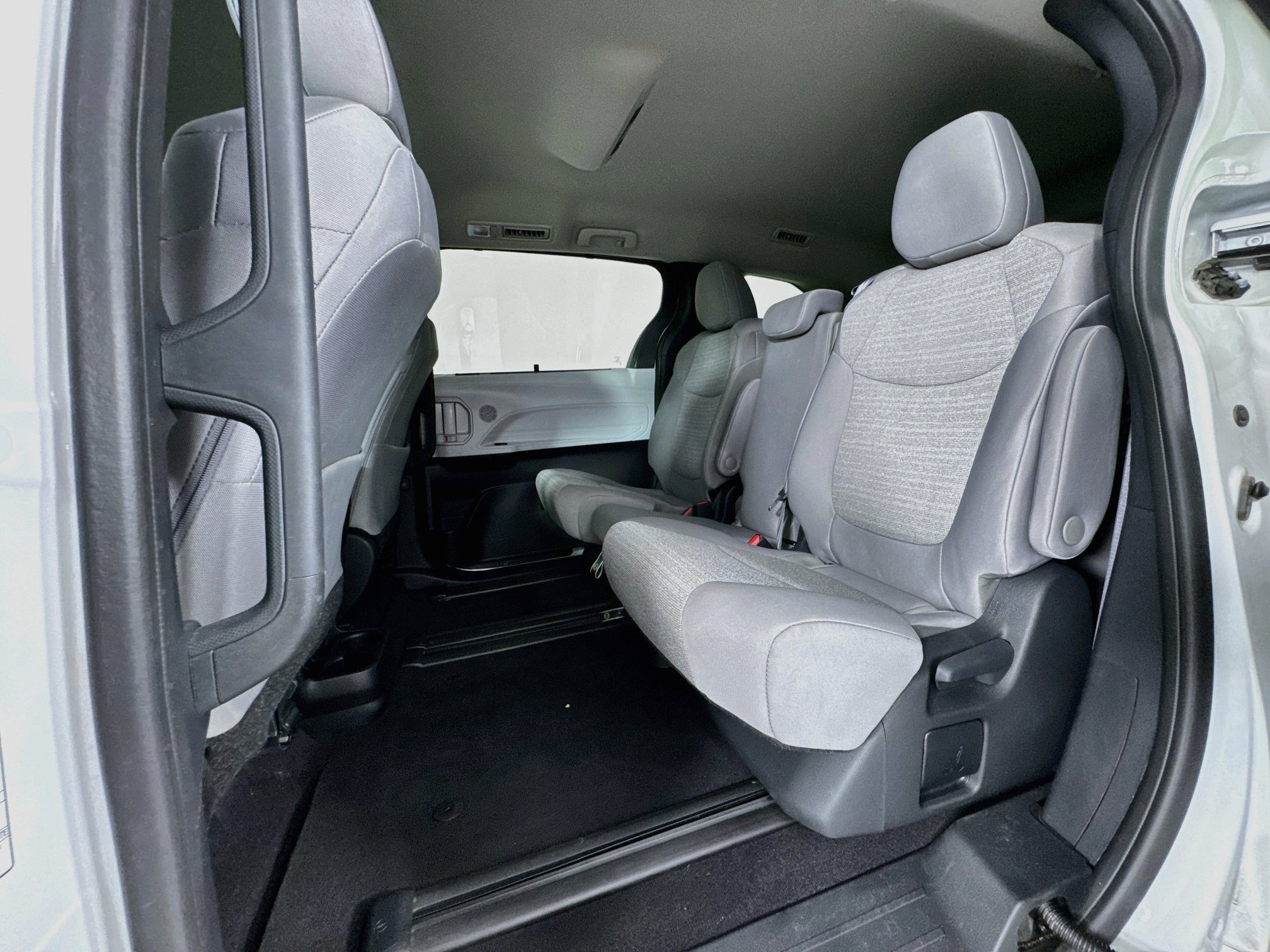 Certified 2025 Toyota Sienna LE FWD image 22