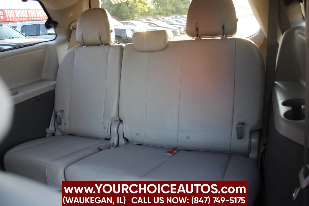 Used 2018 Toyota Sienna XLE w/ XLE Navigation Package FWD image 18