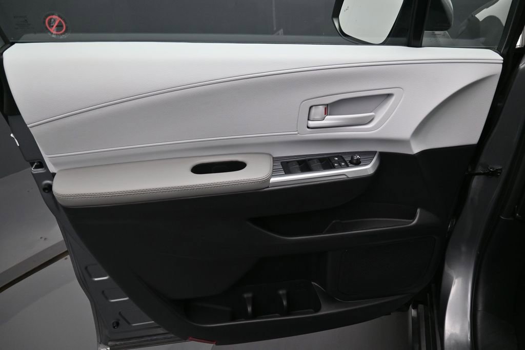 Used 2026 Toyota Sienna LE FWD image 11