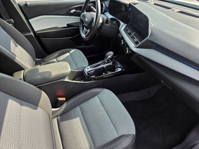 Used 2025 Chevrolet Trax LT w/ LT Convenience Package FWD image 38