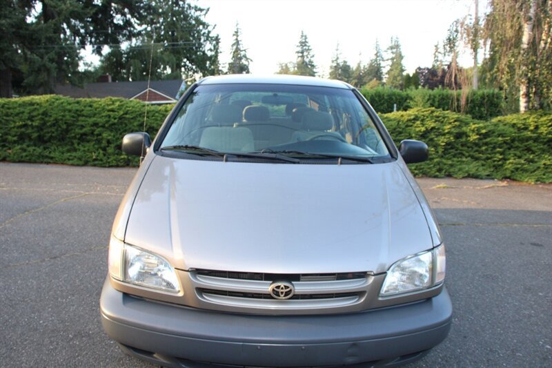 Used 1999 Toyota Sienna CE FWD image 9