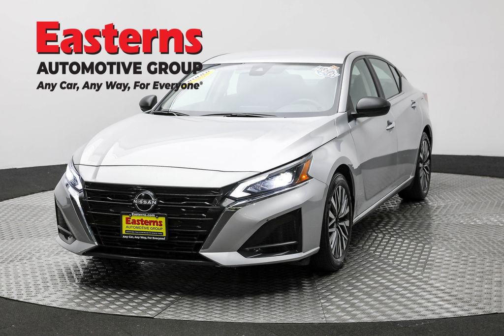 Used 2024 Nissan Altima 2.5 SV image 1