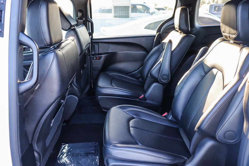 Used 2024 Chrysler Pacifica Limited FWD image 21