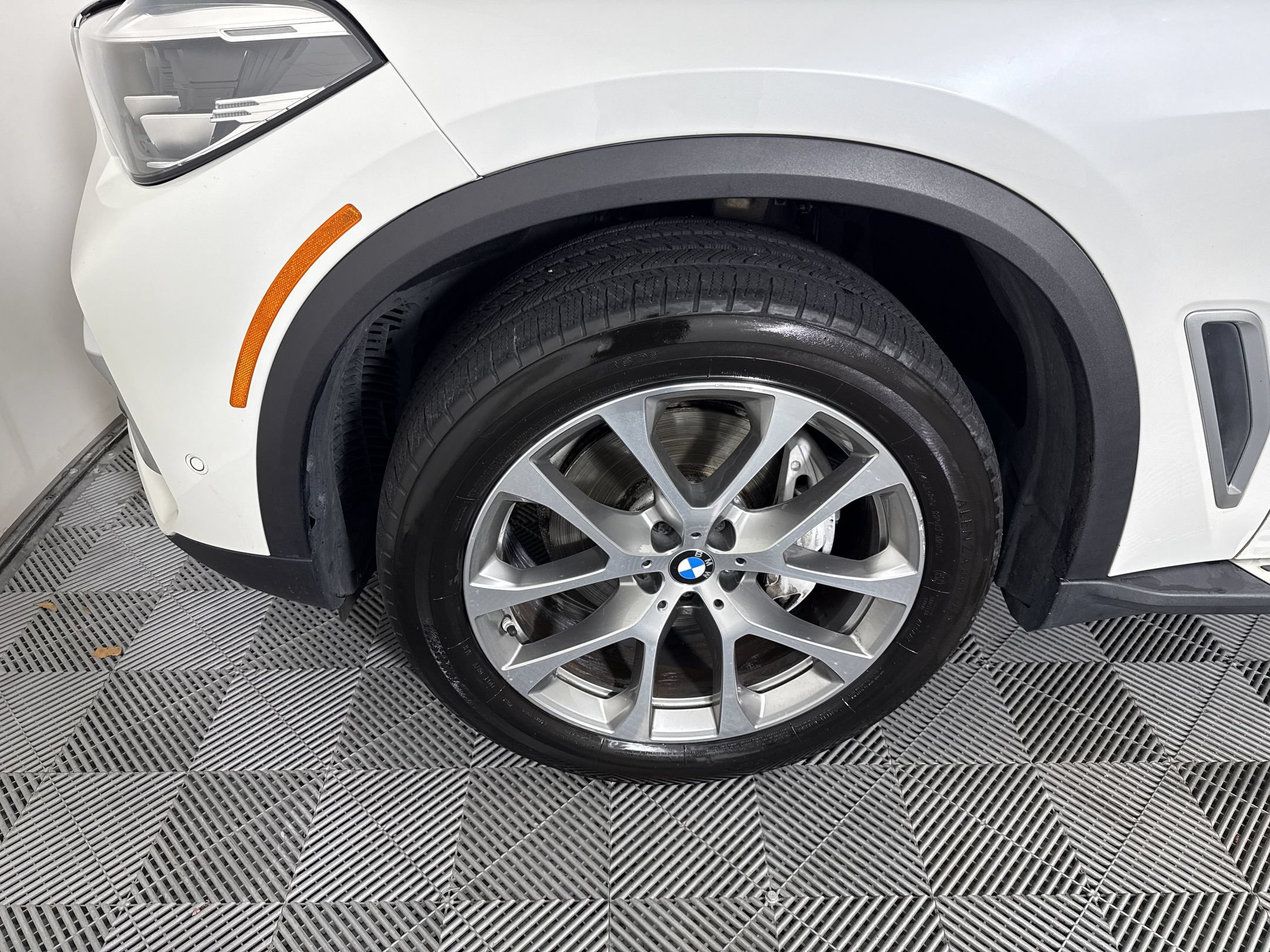 Used 2020 BMW X5 xDrive40i w/ Convenience Package AWD/4WD image 13