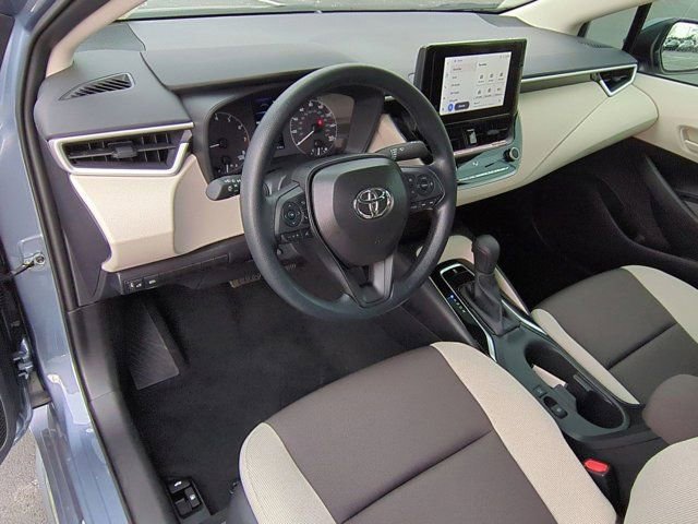 Used 2025 Toyota Corolla LE w/ Convenience Package image 9