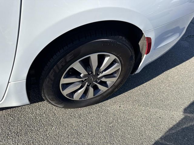 Used 2023 Chrysler Pacifica Limited image 14