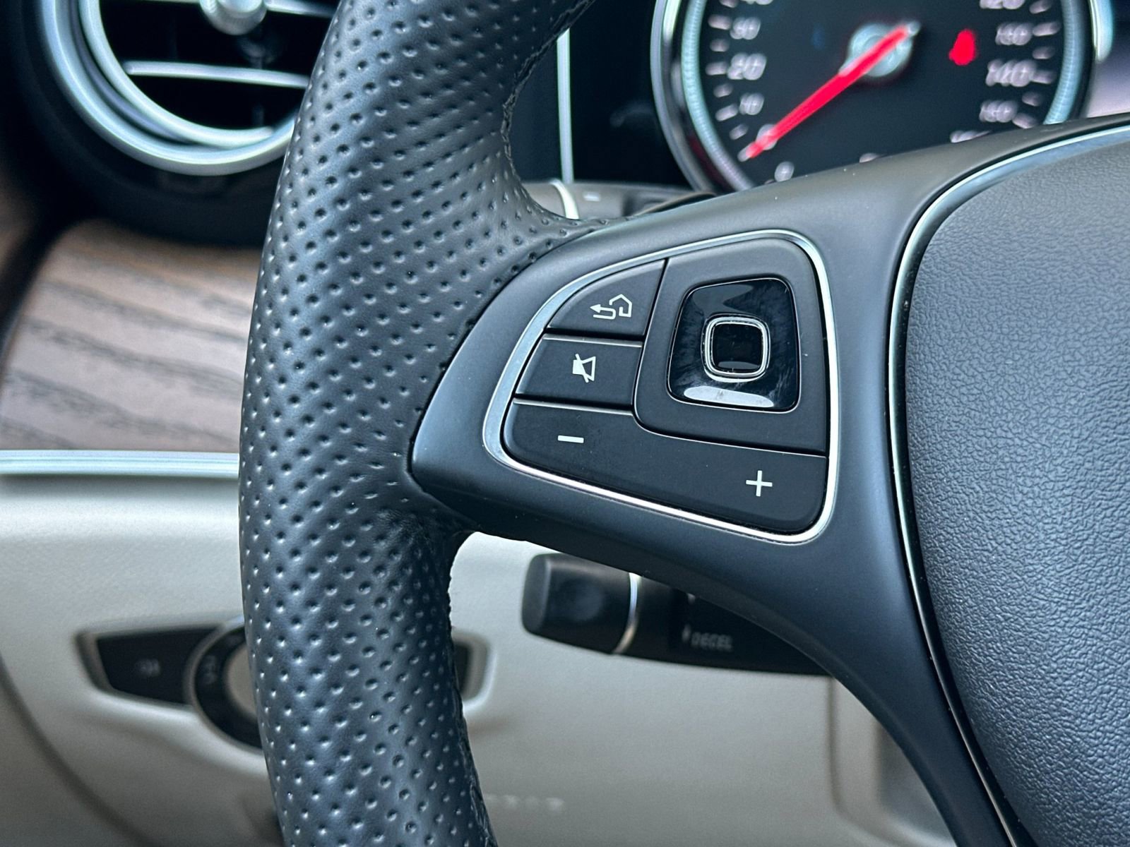 Used 2017 Mercedes-Benz E 300 image 27