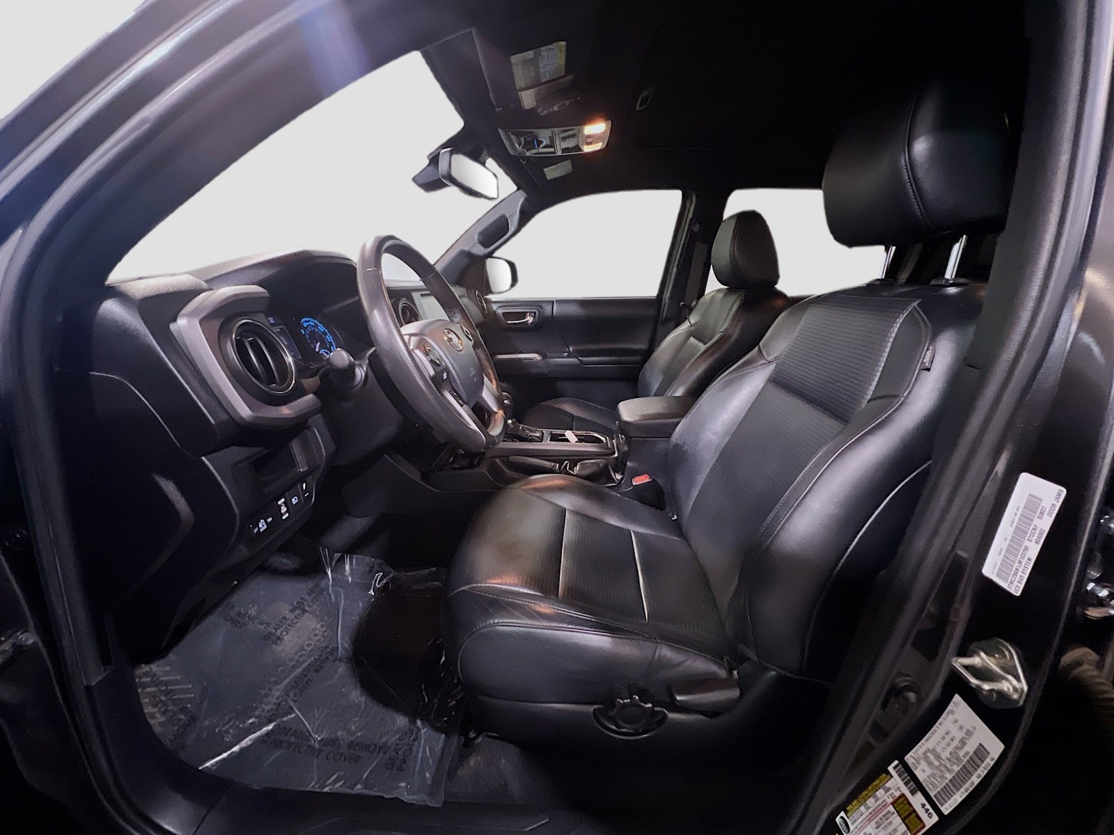 Used 2018 Toyota Tacoma TRD Off-Road AWD/4WD image 15