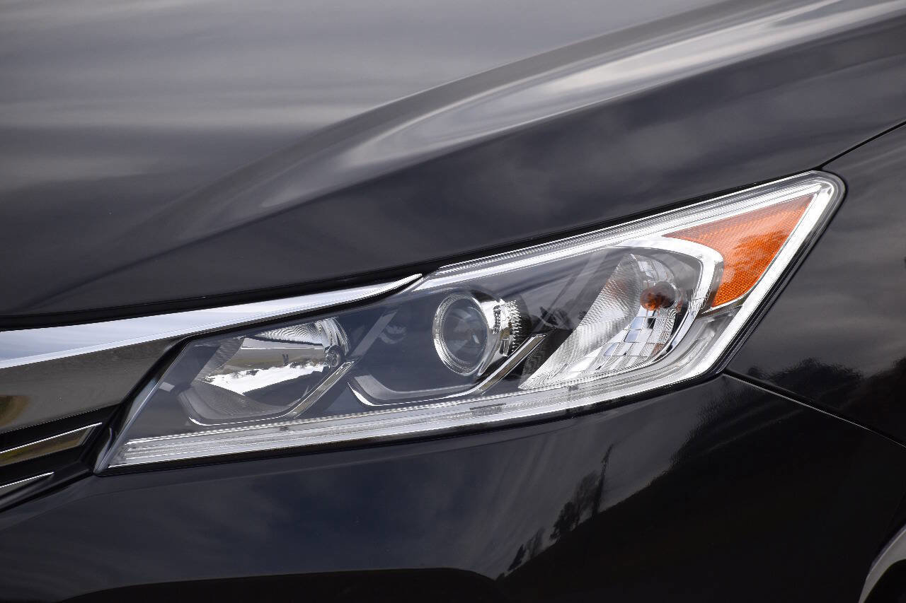 Used 2017 Honda Accord EX-L image 37