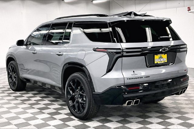 Used 2025 Chevrolet Traverse RS w/ LPO, Floor Liner Package AWD/4WD image 2