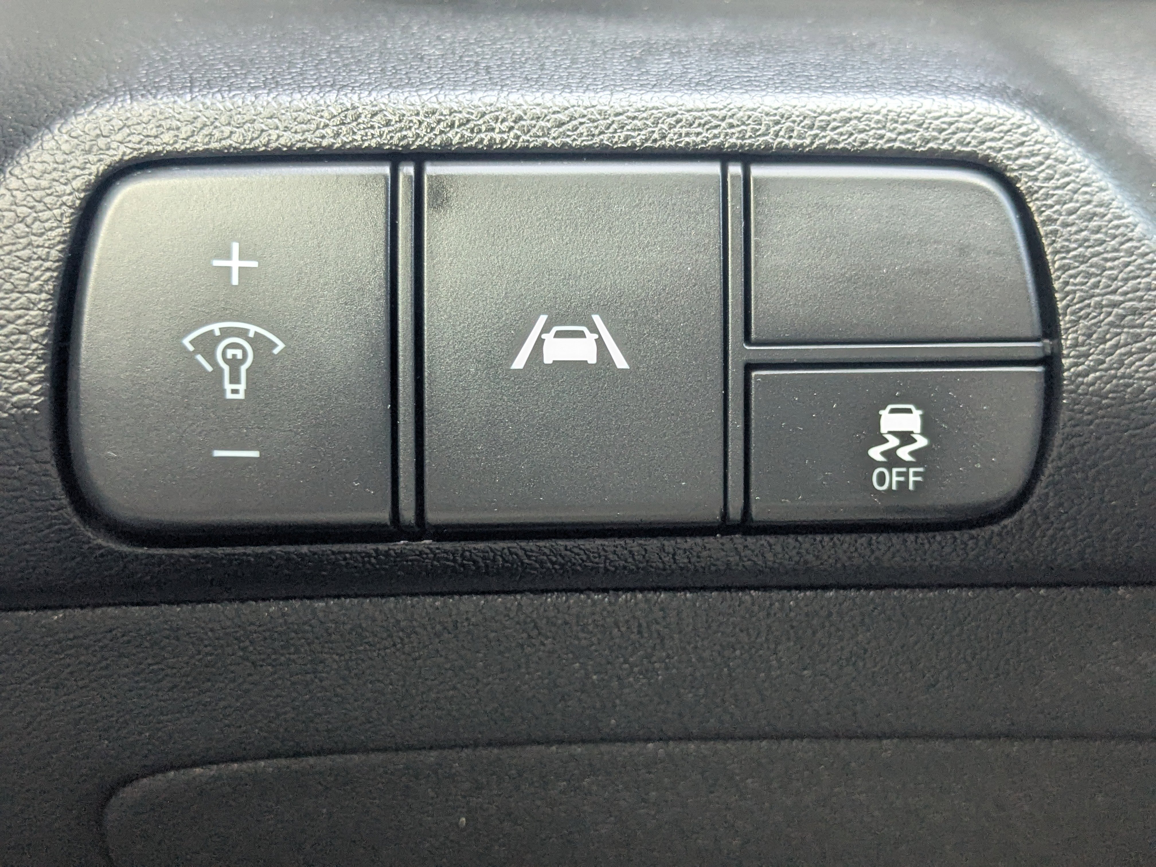 Used 2023 Hyundai Elantra Limited image 32