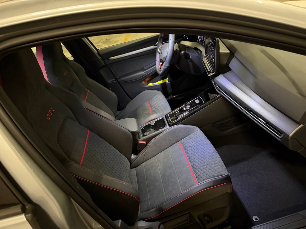 New 2026 Volkswagen GTI SE FWD image 22