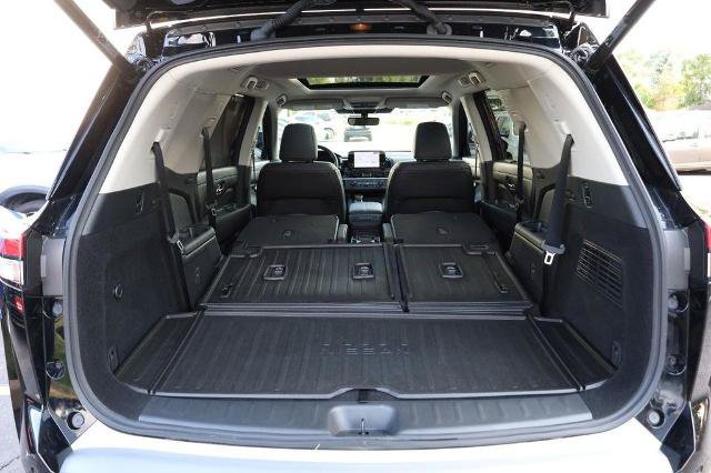 Certified 2025 Nissan Pathfinder SL w/ SL Premium Package FWD image 9