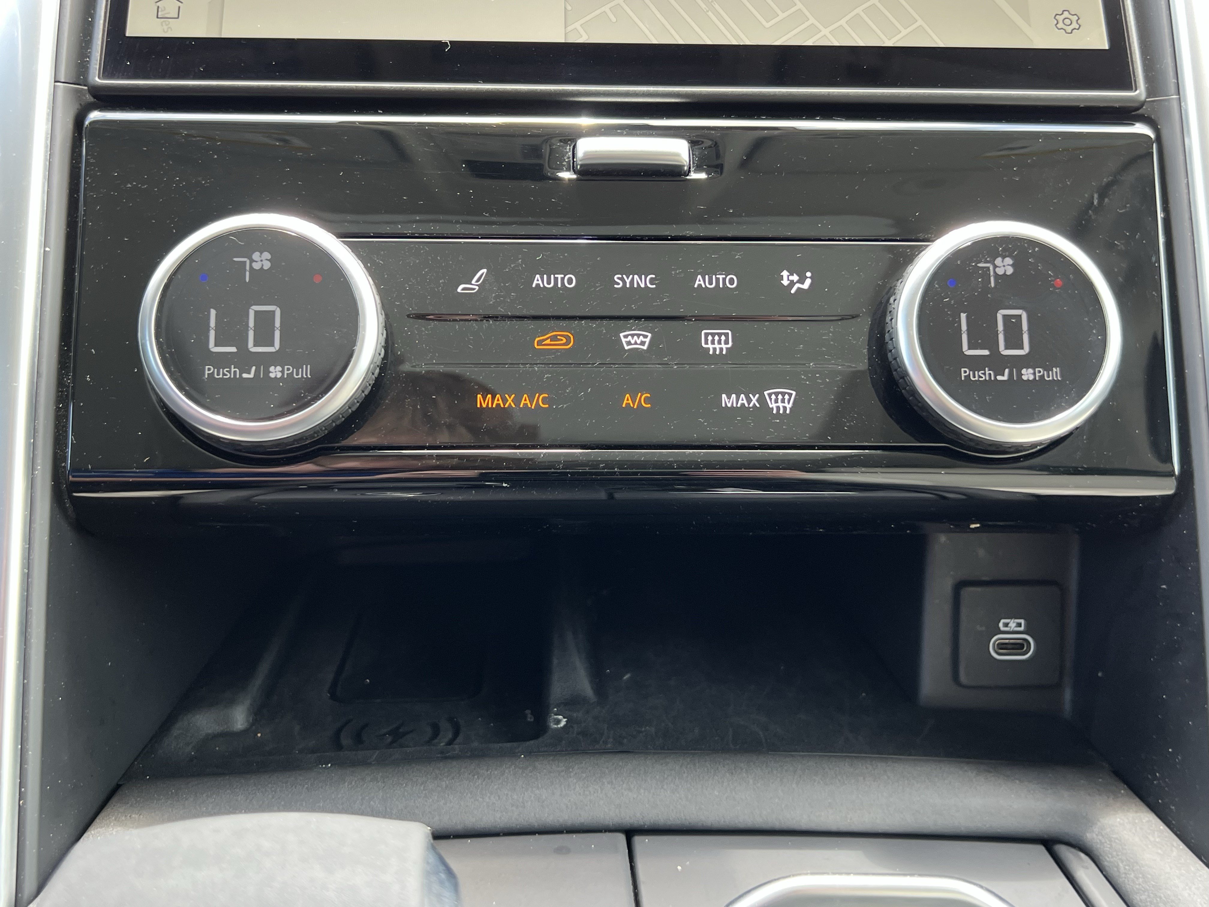 Used 2024 Land Rover Discovery S AWD/4WD image 29