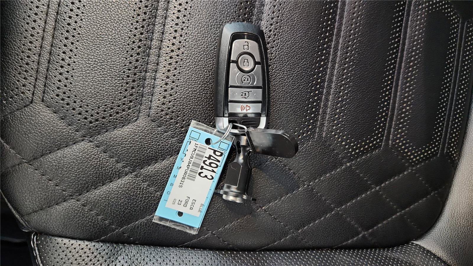 Used 2023 Ford Escape Platinum w/ Premium Technology Package image 40