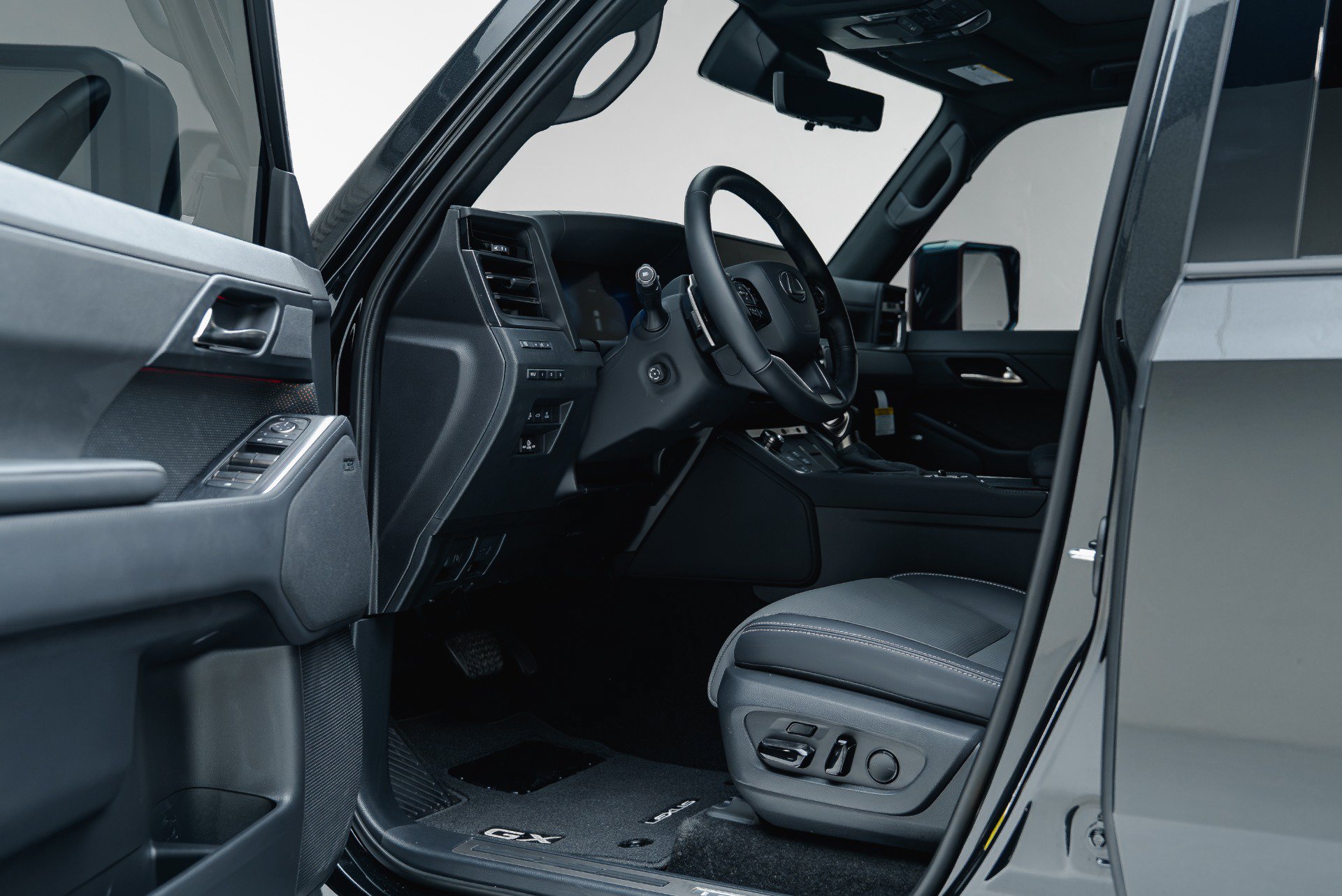 Used 2026 Lexus GX 550 w/ Accessory Package (2T) AWD/4WD image 3